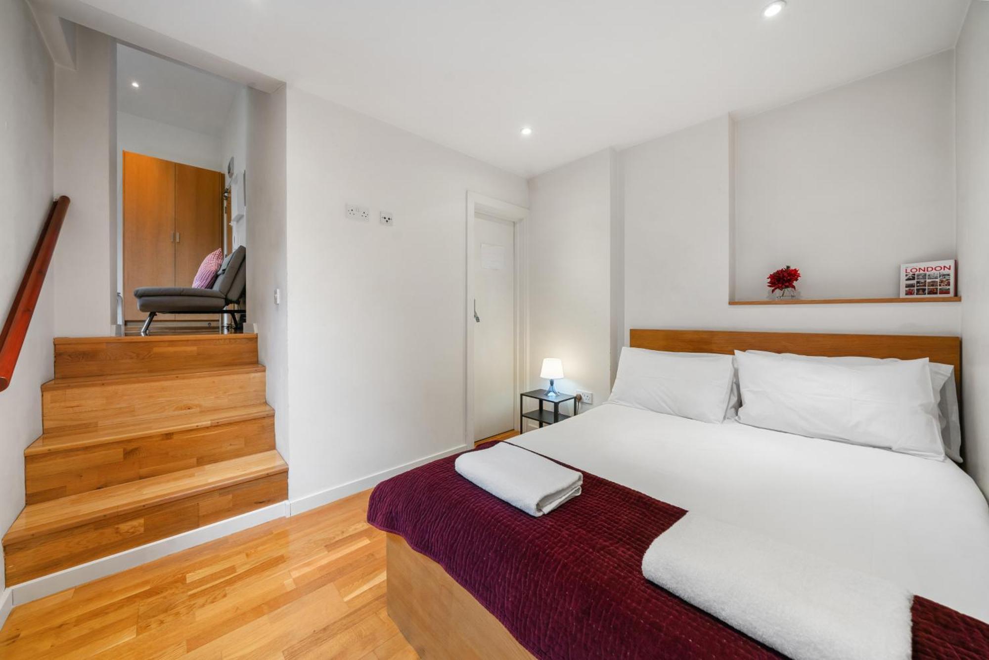 Bright And Airy One Bedroom Condo, Olympia, Kensington Appartamento