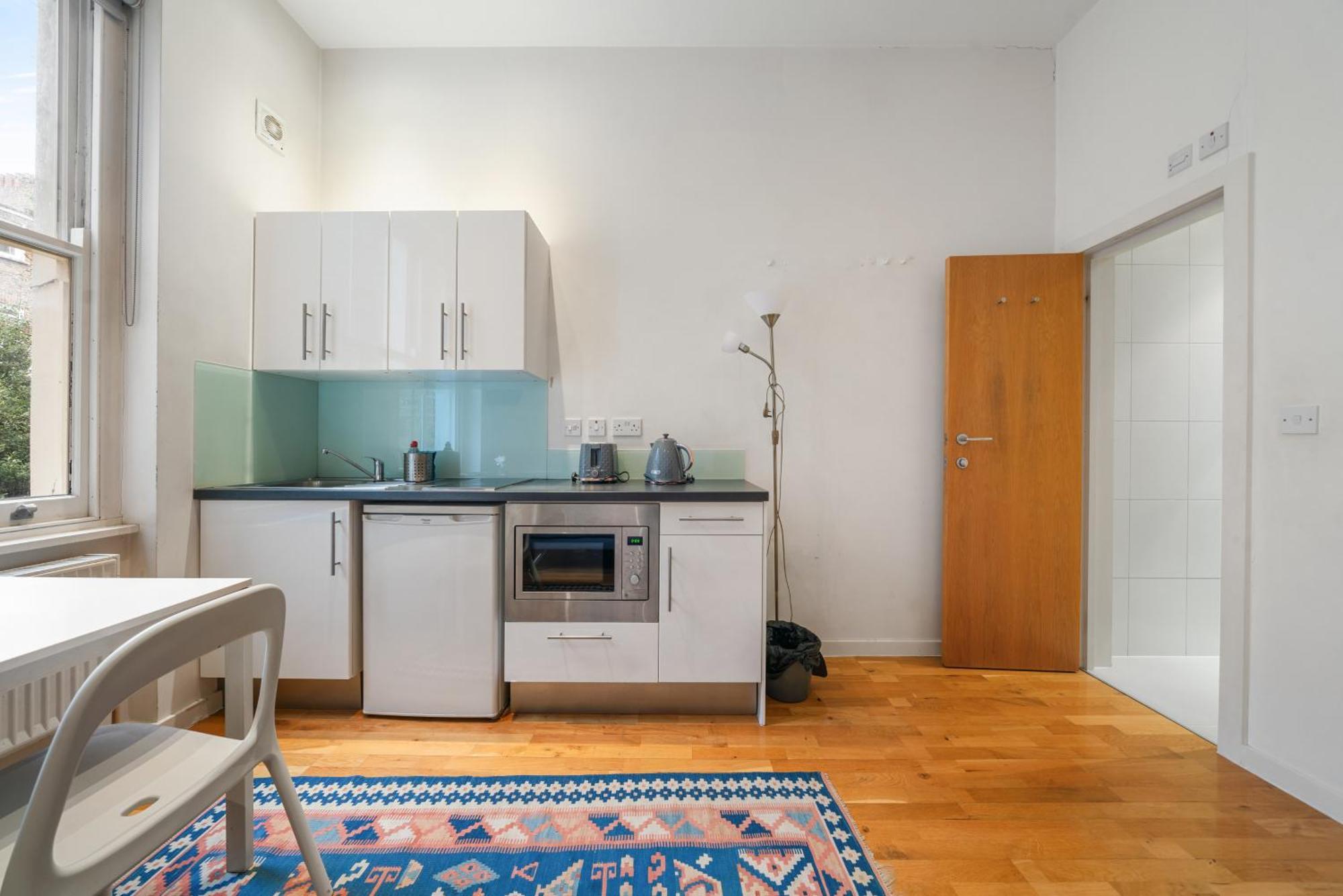 Bright And Airy One Bedroom Condo, Olympia, Kensington Appartamento Londra
