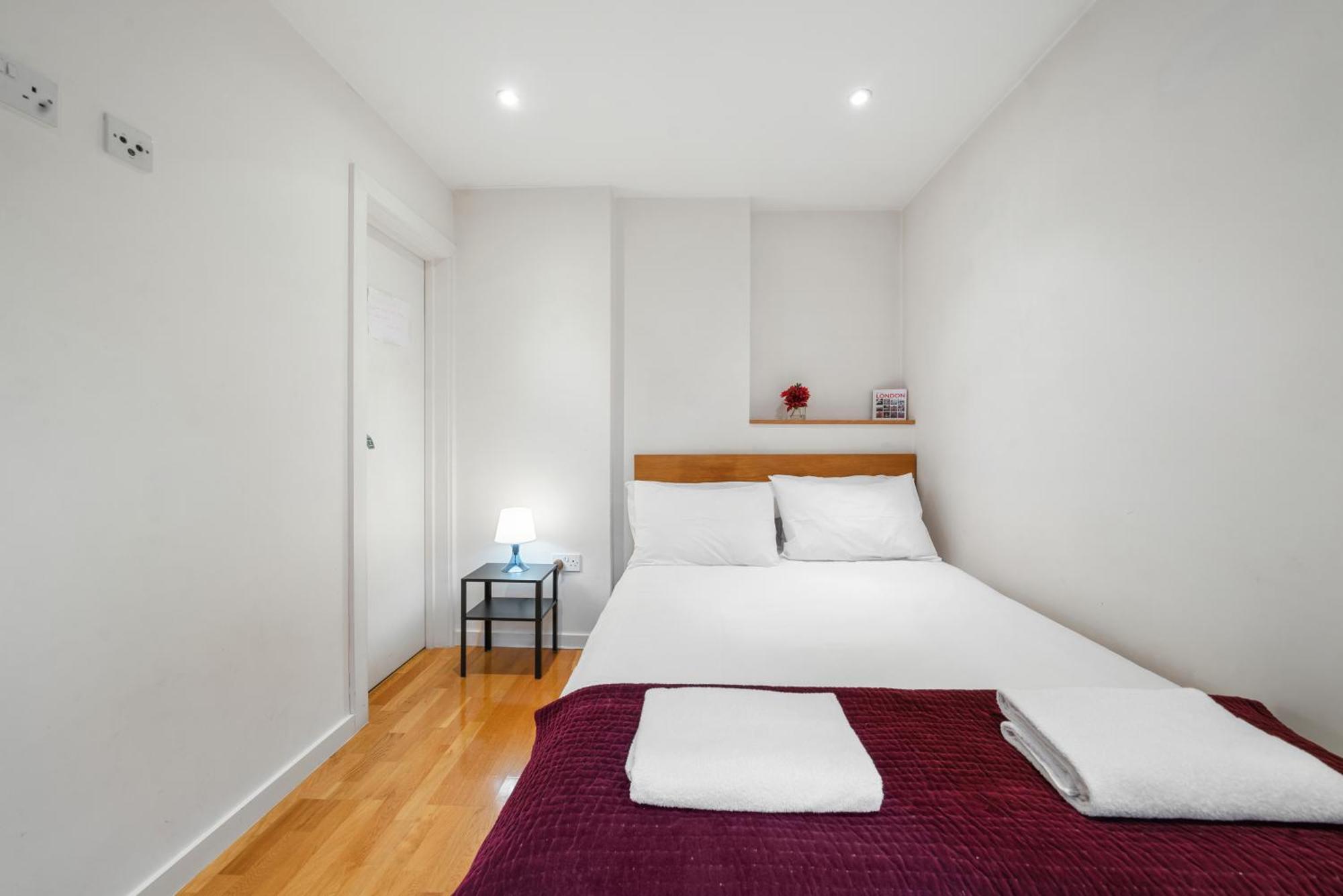 Bright And Airy One Bedroom Condo, Olympia, Kensington * Londra