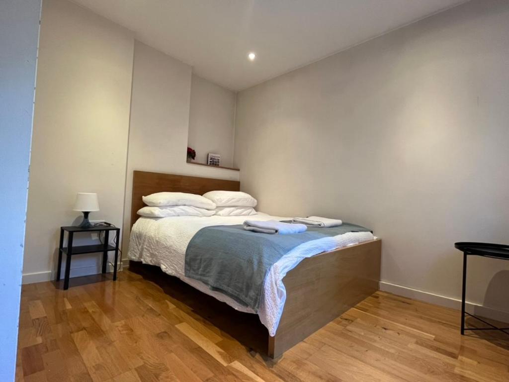 Appartamento Bright And Airy One Bedroom Condo, Olympia, Kensington Londra