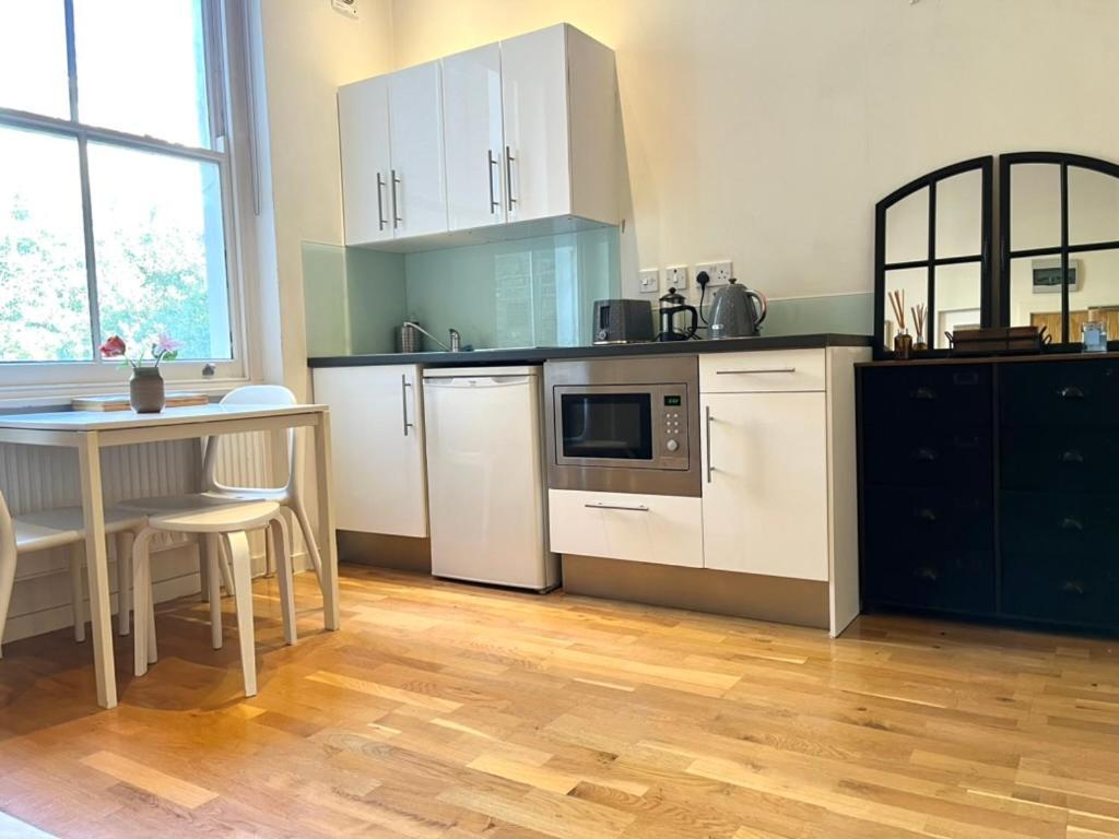 Appartamento Bright And Airy One Bedroom Condo, Olympia, Kensington